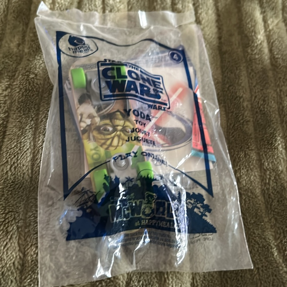 2010 McDonalds Happy Meal Toy Star Wars: The Clone Wars #4 Yoda Skateboard